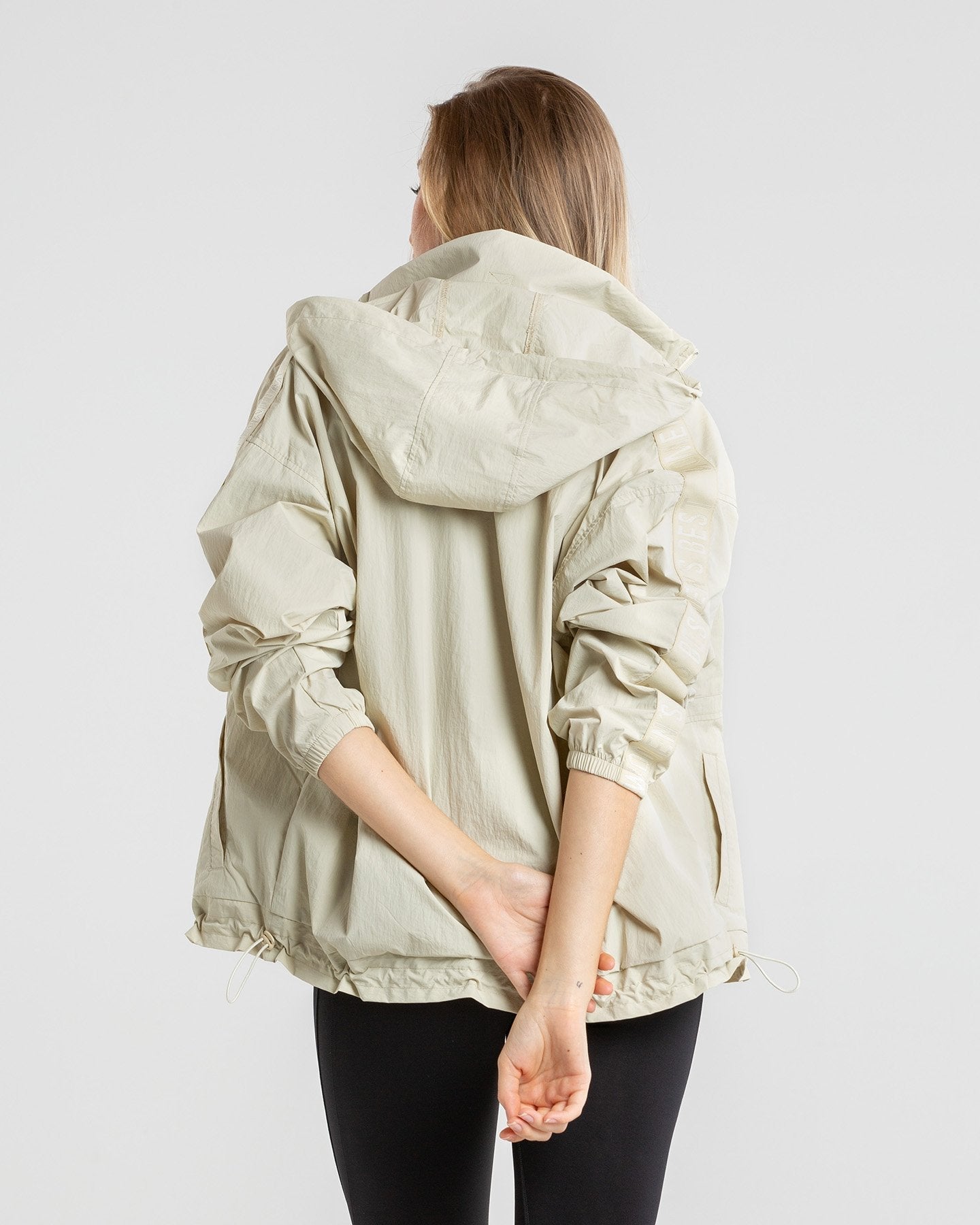 Hold Windbreaker | Sand